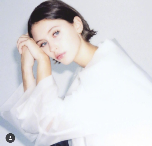 欧美美女星二代Iris Law图片 10