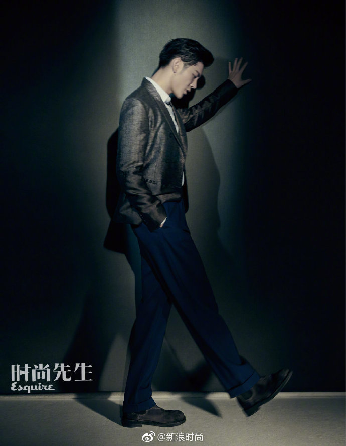 中国男明星王嘉《时尚先生Esquire》黑皮书秋冬封 4