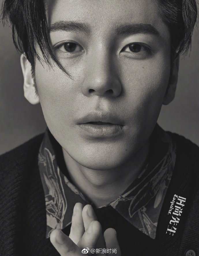 中国男明星王嘉《时尚先生Esquire》黑皮书秋冬封 5