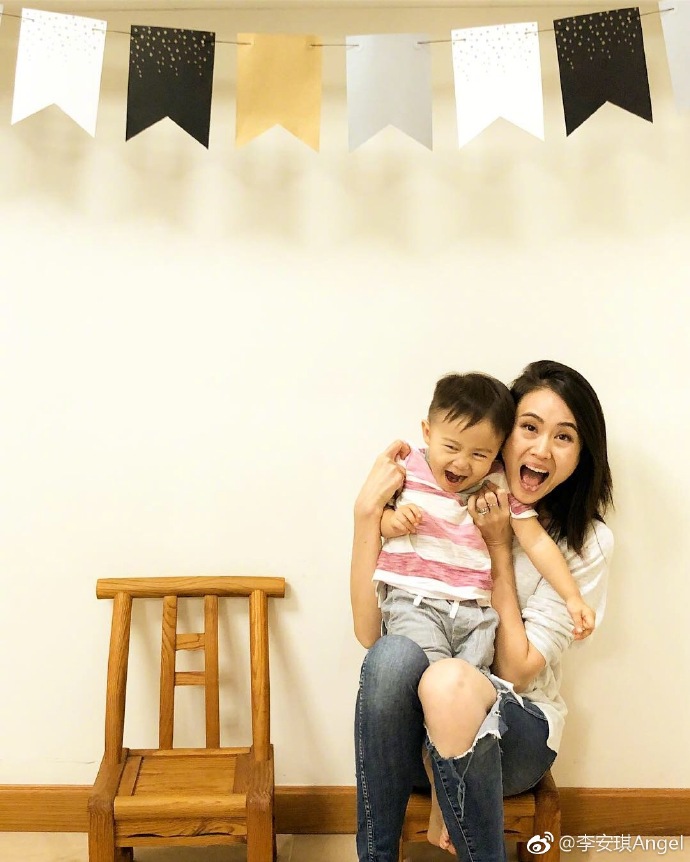 星二代萌娃奥莉和妈妈李安琪图片 5