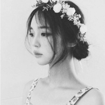 qq黑白头像女生图片