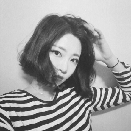 qq黑白头像女生图片 3