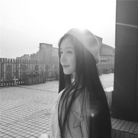 qq黑白头像女生图片 7