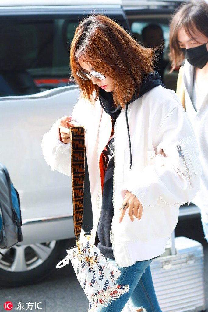 台湾女歌手蔡依林上海机场街拍图片 3