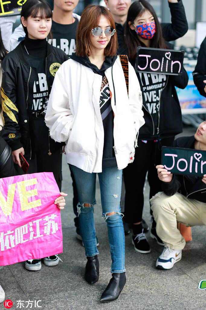 台湾女歌手蔡依林上海机场街拍图片 6