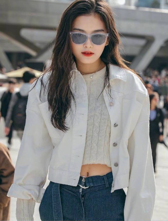 韩国美女牛仔服搭配阔腿裤街拍2019春夏首尔时装 2