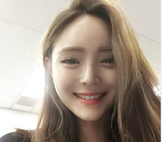 女生中长发发型图片染这个颜色正好 3