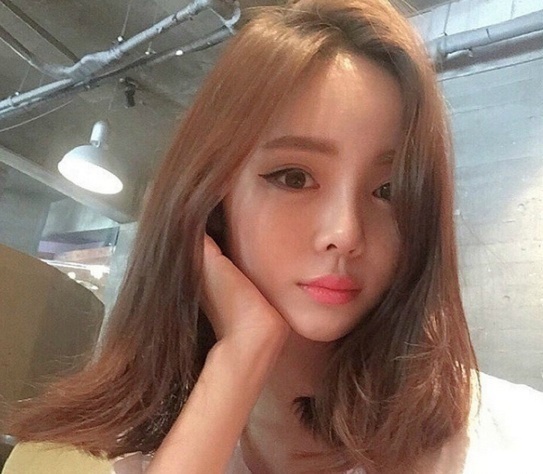 女生中长发发型图片染这个颜色正好 6