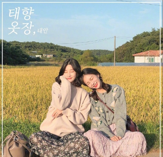 闺蜜旅游拍照姿势参考 2