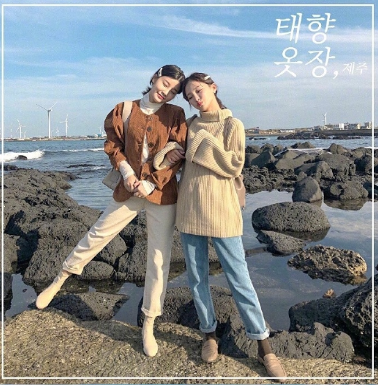 闺蜜旅游拍照姿势参考 5