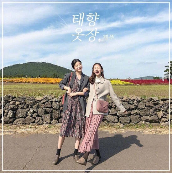 闺蜜旅游拍照姿势参考 7