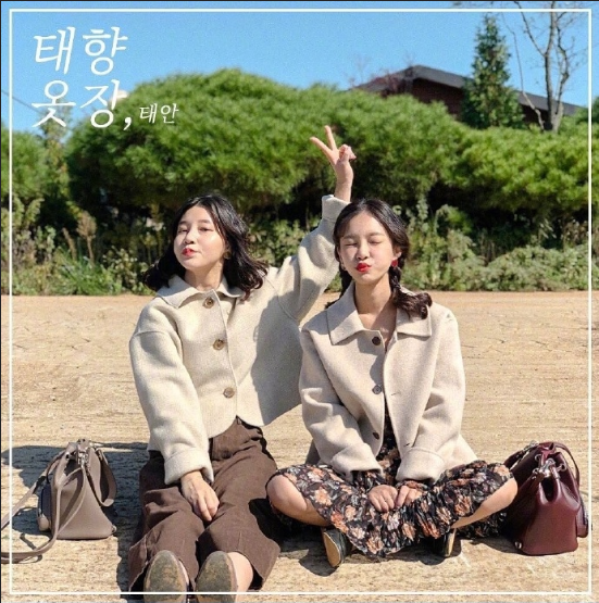 闺蜜旅游拍照姿势参考 17
