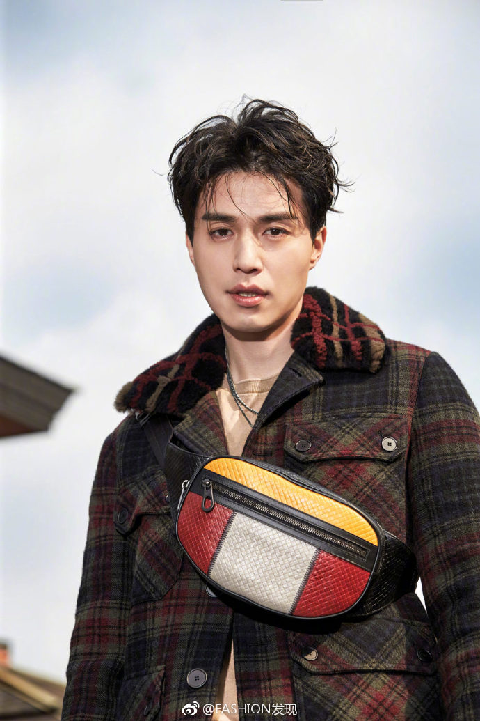 韩国男演员李栋旭《GQ》韩国版12月刊封面图片 3