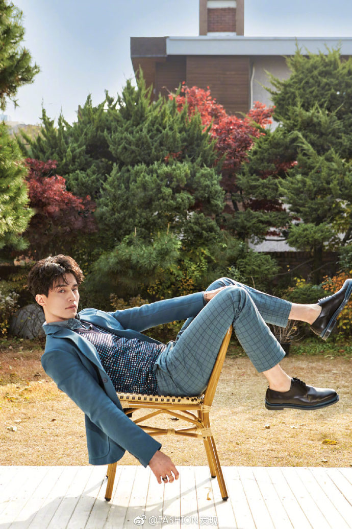 韩国男演员李栋旭《GQ》韩国版12月刊封面图片 5