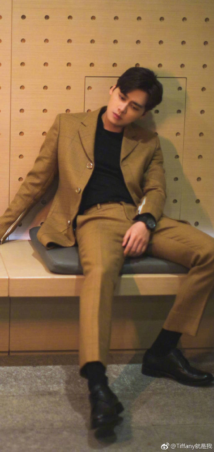 内地男影星李易峰西装写真图片 5