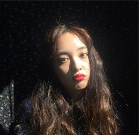 长卷发美女自拍真的好美呀