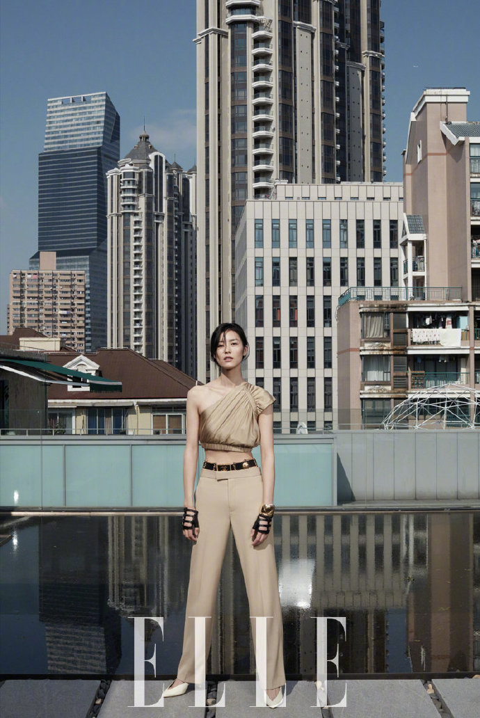 国际超模刘雯《ELLE世界时装之苑》1月刊封面大片 5