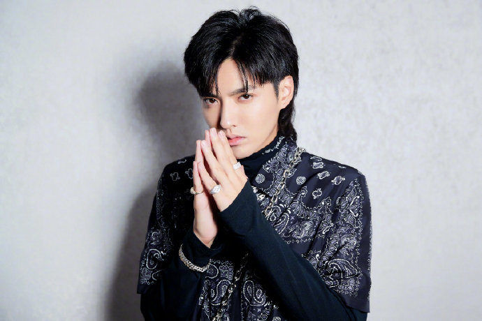 小鲜肉吴亦凡穿Alexander Wang 2019春夏系列印花套装 5