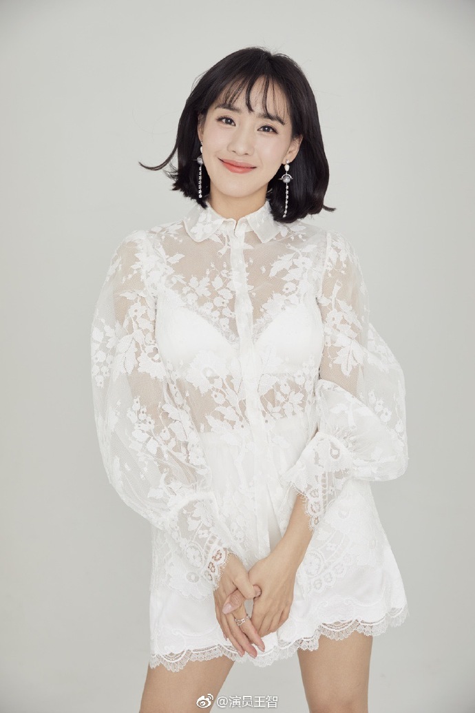 中国美女演员王智出席公益活动图片 4