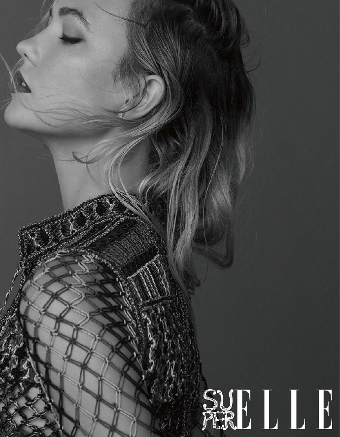 欧美美女明星Karlie Kloss《SuperELLE》2018秋季刊封面 4
