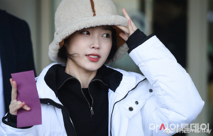 韩国美女歌手李知恩IU羽绒服可爱图片 5