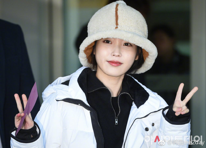 韩国美女歌手李知恩IU羽绒服可爱图片 6