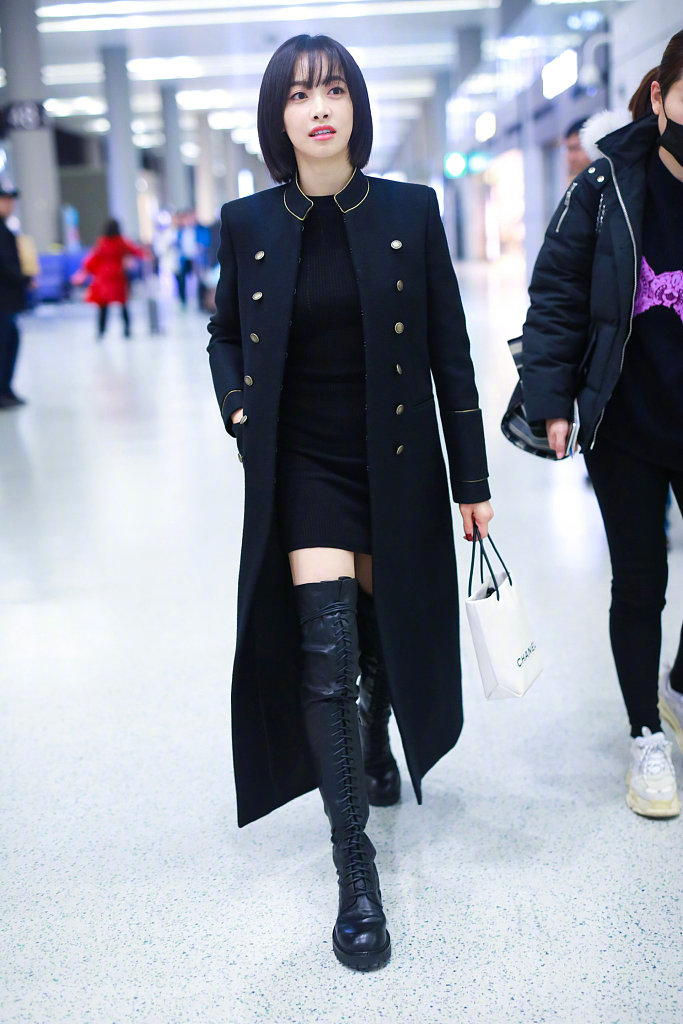 山东美女明星宋茜长款大衣搭配可爱的短发现身 4