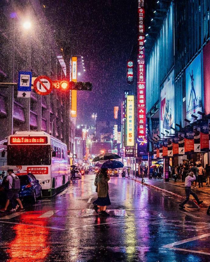 大雪纷飞的城市夜景图片 9