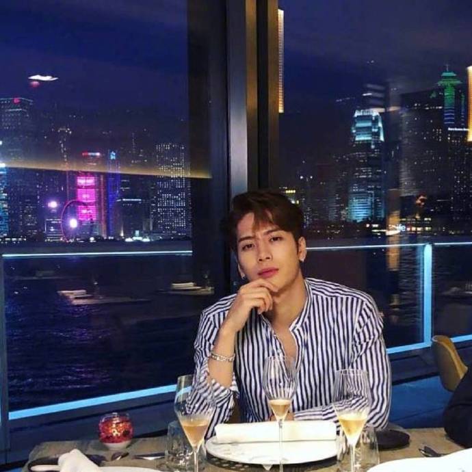 香港男明星王嘉尔的生活照也是很帅 7