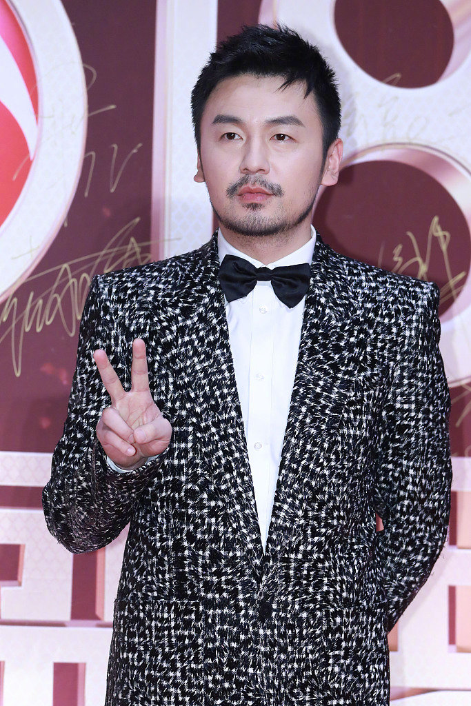 中国男明星雷佳音陈数亮相国剧盛典红毯图片 6