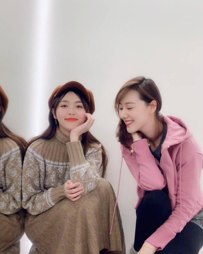 上海美女图片唐嫣与闺蜜王冠的九宫格合照 4