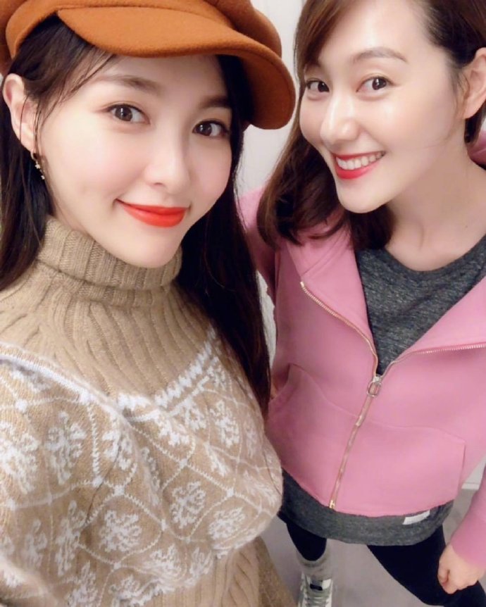 上海美女图片唐嫣与闺蜜王冠的九宫格合照 6