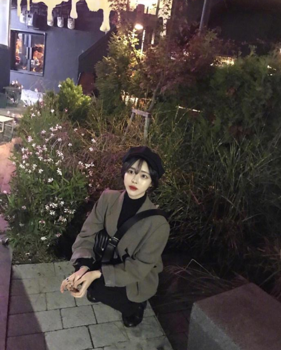 肤白貌美的00后美少女自拍照 7