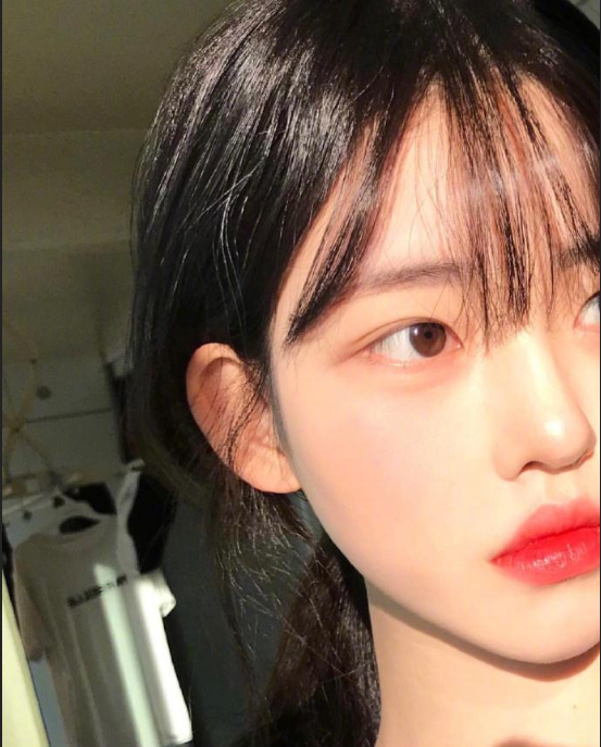肤白貌美的00后美少女自拍照 10