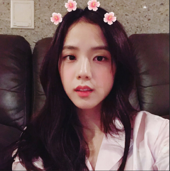 韩国美女子组合blackpink主唱金智秀图片 4