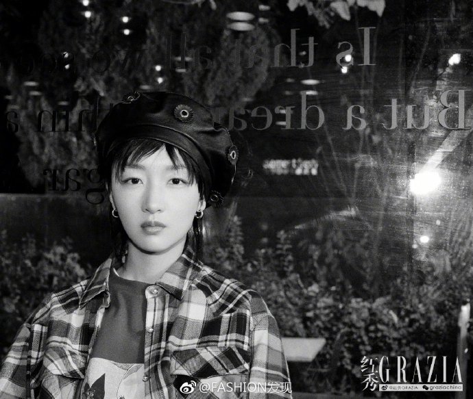 河北美女明星周冬雨《GRAZIA》封面图片 2