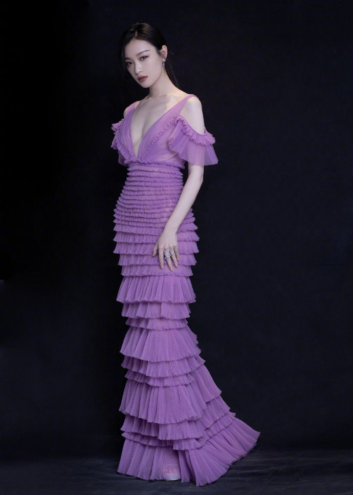 南京美女明星倪妮紫色长裙礼服唯美图片 4