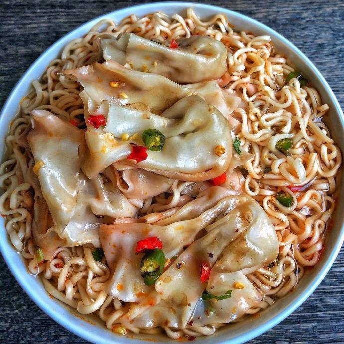 想来一碗热腾腾的面当作午餐吧 2