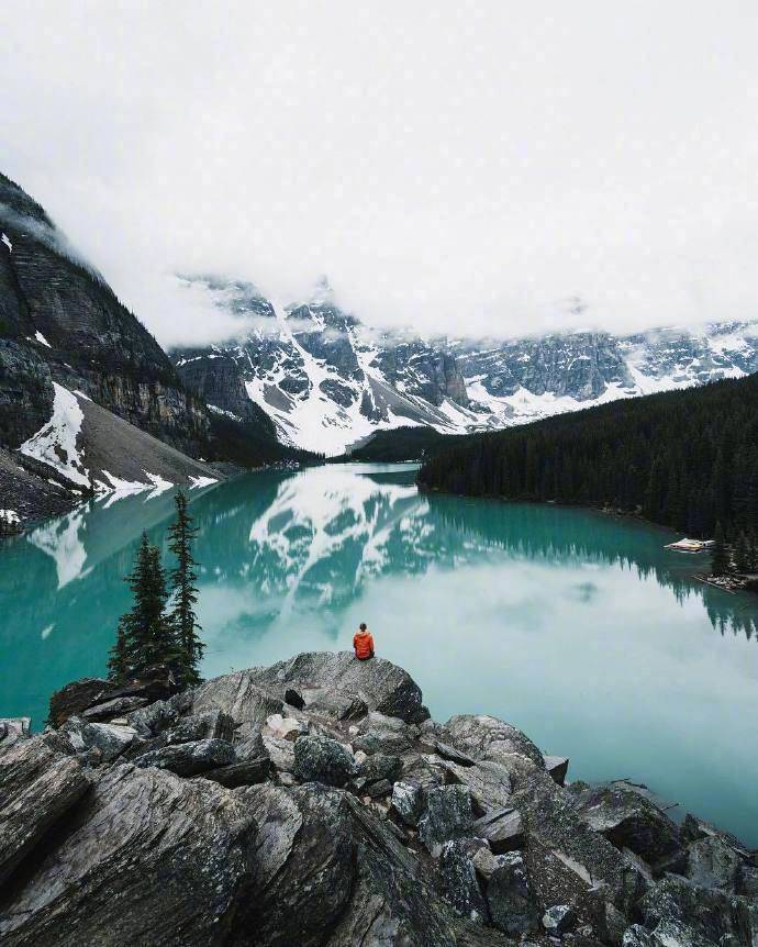 加拿大班夫国家公园的梦莲湖Moraine Lake风景图片 2