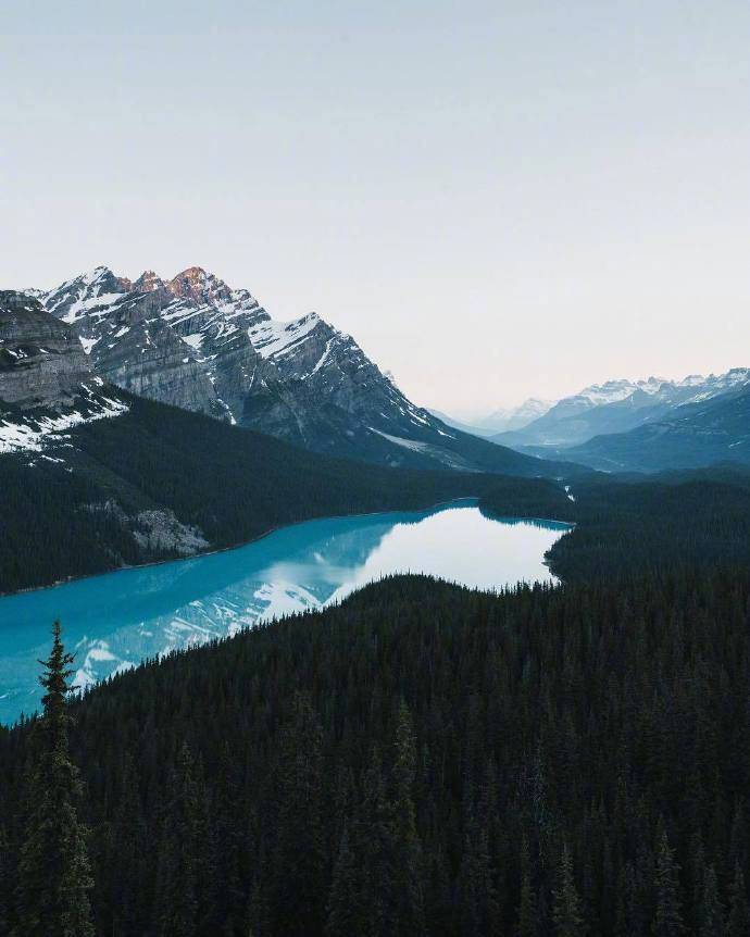 加拿大班夫国家公园的梦莲湖Moraine Lake风景图片 3