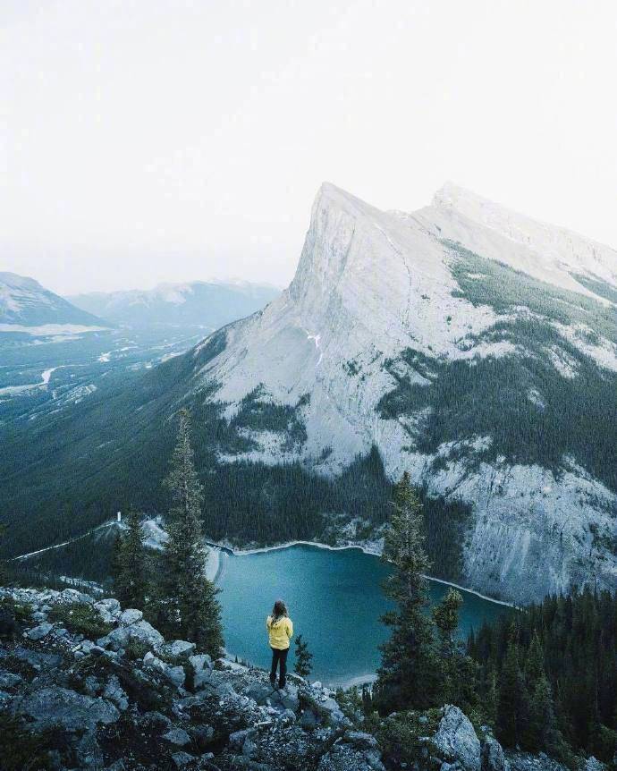 加拿大班夫国家公园的梦莲湖Moraine Lake风景图片 6