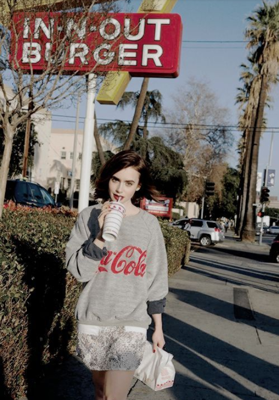 欧美美女明星Lily Collins超好看的大红唇图片 7