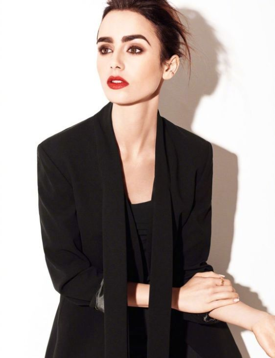 欧美美女明星Lily Collins超好看的大红唇图片 8