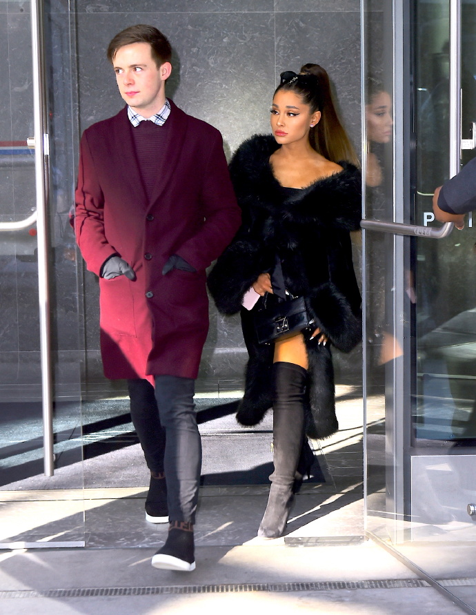 欧美美女明星Ariana Grande纽约街拍图片 2