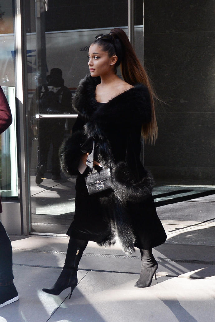 欧美美女明星Ariana Grande纽约街拍图片 3