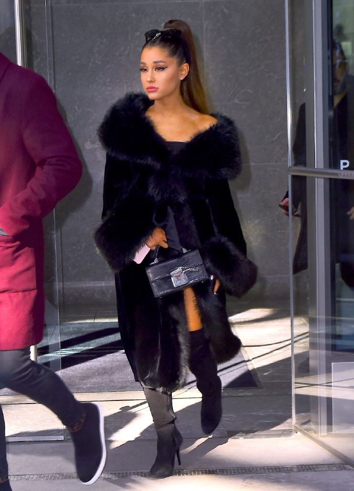 欧美美女明星Ariana Grande纽约街拍图片 5