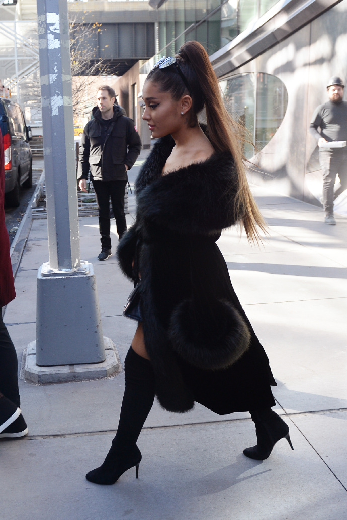 欧美美女明星Ariana Grande纽约街拍图片 8