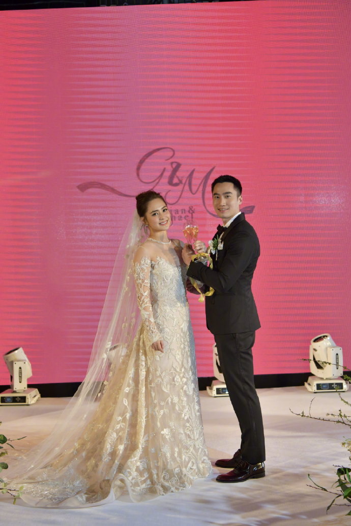 香港美女明星钟欣桐阿娇婚礼图片