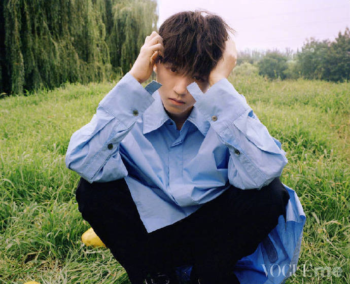 中国男团TFBOYS成员王俊凯白王子图片 7