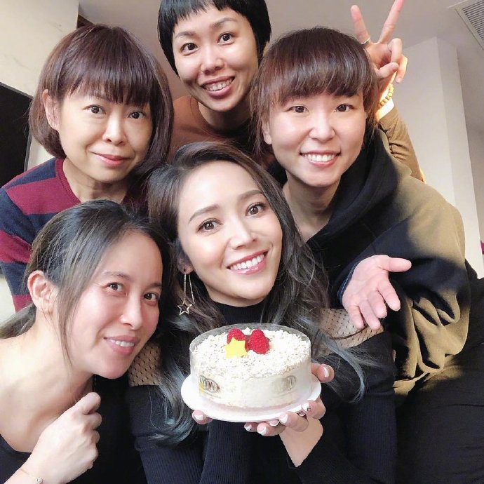 台湾美女主持人侯佩岑40岁生日图片 3